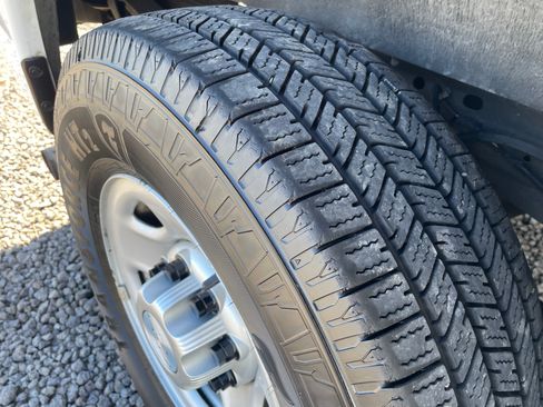 Used 2017 Chevrolet Express 2500 image 21