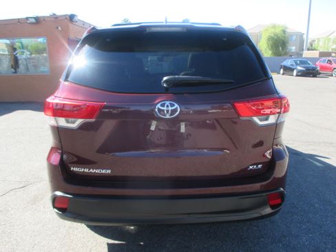 Used 2019 Toyota Highlander XLE image 14