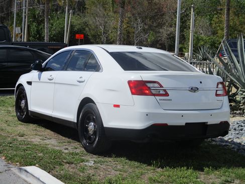 Used 2018 Ford Taurus image 3