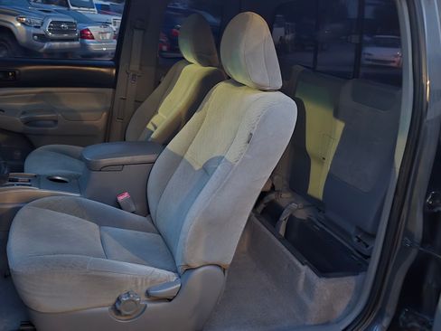 Used 2010 Toyota Tacoma SR5 image 23