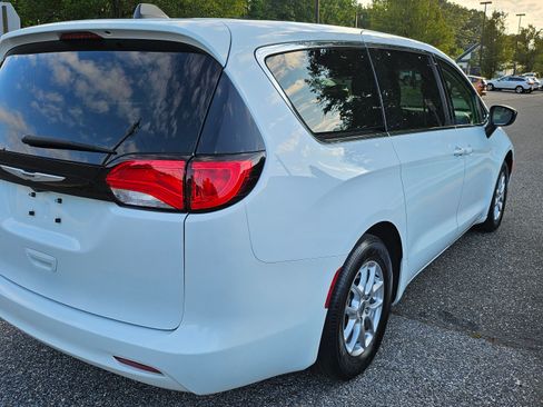 Used 2024 Chrysler Voyager LX image 6