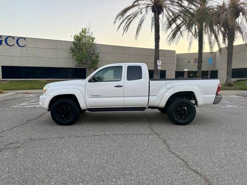 Used 2005 Toyota Tacoma 2WD Access Cab PreRunner V6 image 4