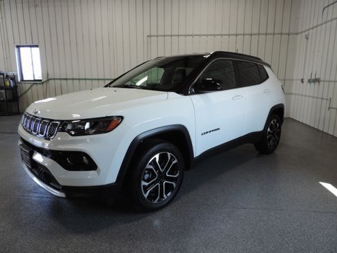 Used 2023 Jeep Compass 4WD Limited image 2