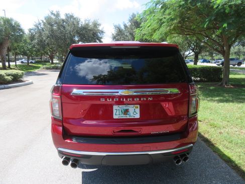Used 2023 Chevrolet Suburban Premier image 15
