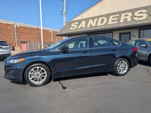 Used 2020 Ford Fusion SE image 2