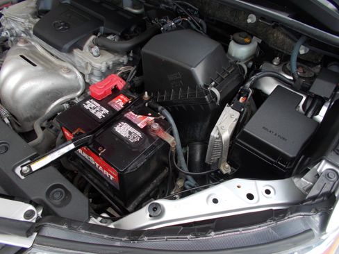 Used 2013 Toyota RAV4 AWD LE image 11