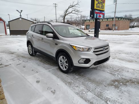 Used 2018 Ford Escape SE image 3