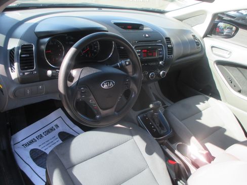 Used 2017 Kia Forte LX image 4