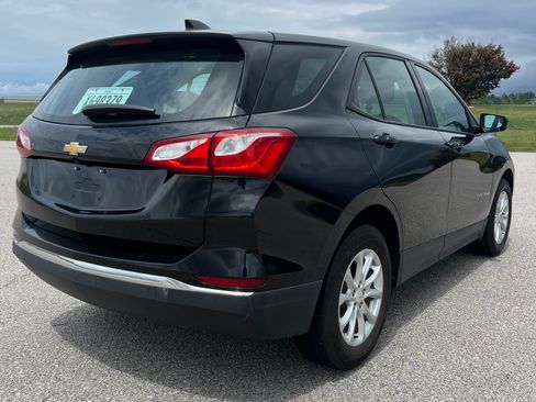 Used 2018 Chevrolet Equinox LS Sport Utility 4D FWD image 5