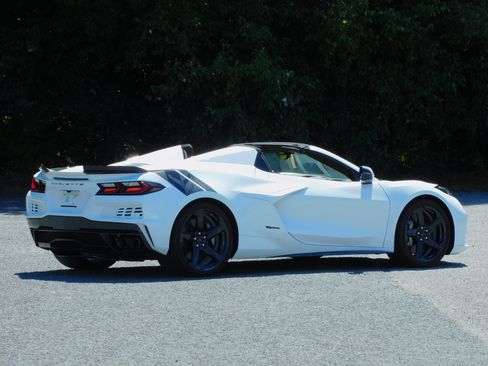 Used 2025 Chevrolet Corvette E-Ray Convertible w/ 3LZ AWD/4WD image 7