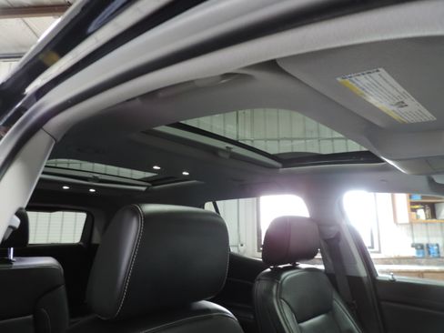 Used 2021 GMC Acadia SLT image 25