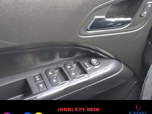 Used 2015 GMC Canyon SLE image 16