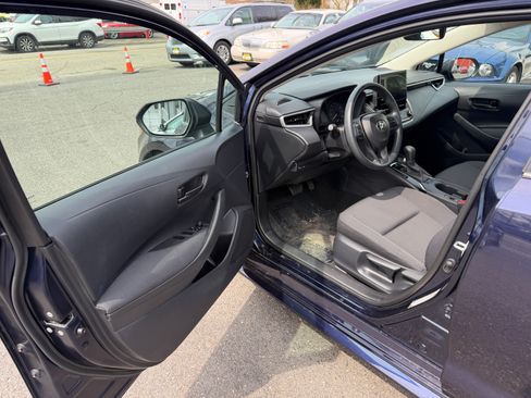 Used 2024 Toyota Corolla LE image 2