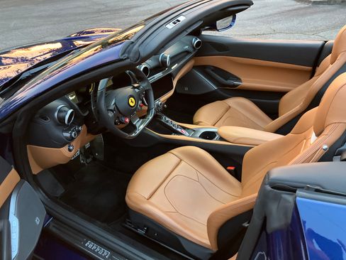 Used 2019 Ferrari Portofino UNAVAIL RWD image 12