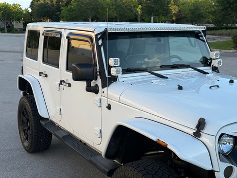 Used 2015 Jeep Wrangler 4WD Unlimited Sahara image 56