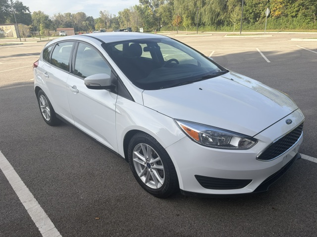 Used 2017 Ford Focus SE Hatchback FWD image 4