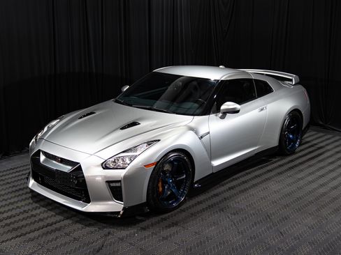 Used 2020 Nissan GT-R AWD/4WD image 1