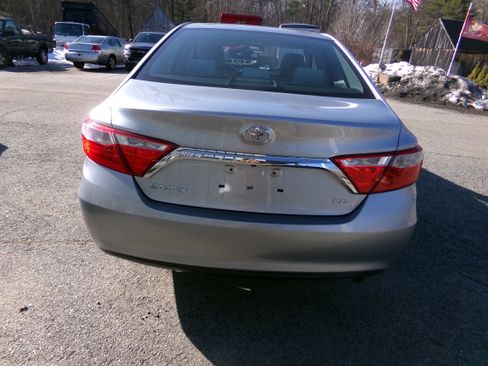Used 2016 Toyota Camry LE image 6