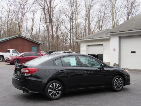 Used 2022 Subaru Impreza 2.0i Premium image 13