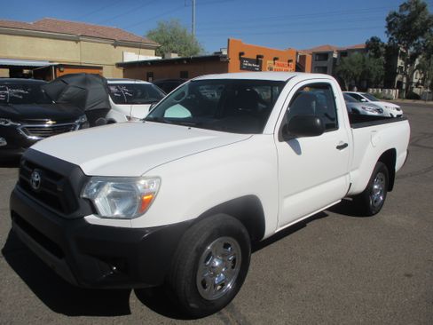Used 2014 Toyota Tacoma w/ SR5 Package RWD image 17