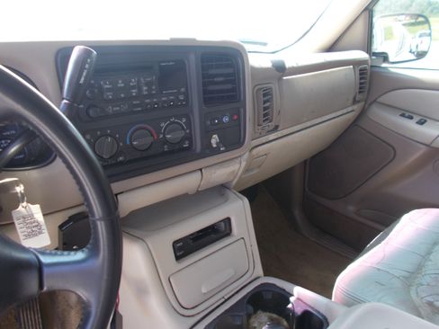 Used 2002 Chevrolet Tahoe 4WD image 8