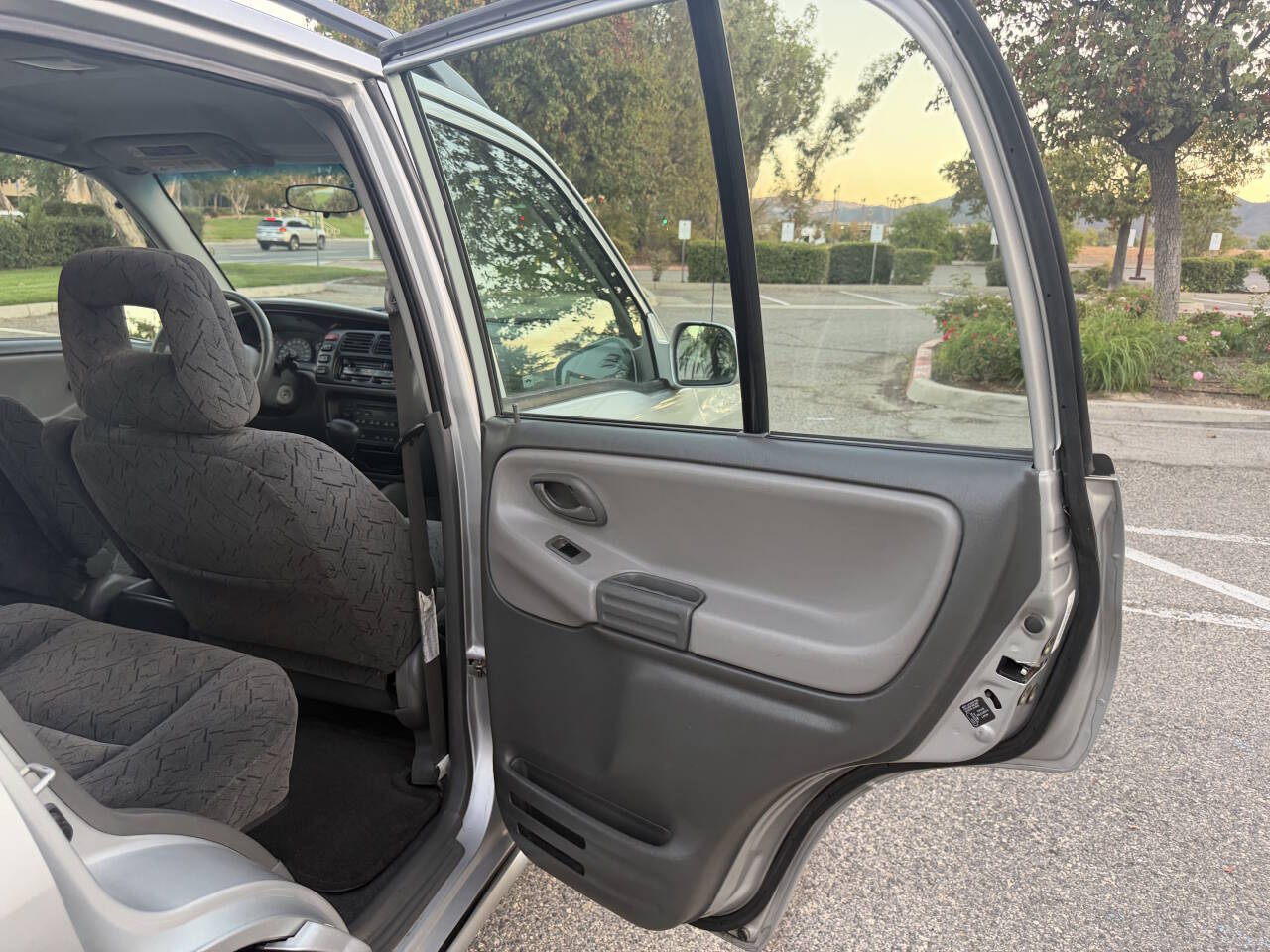 Used 2004 Chevrolet Tracker 4WD LT image 31