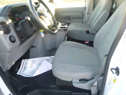 Used 2014 Ford E-150 and Econoline 150 XLT image 13