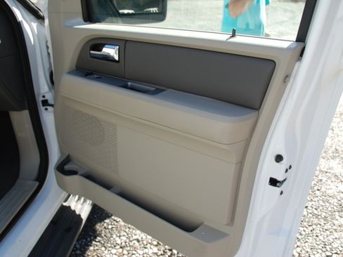 Used 2010 Ford Expedition XLT image 25