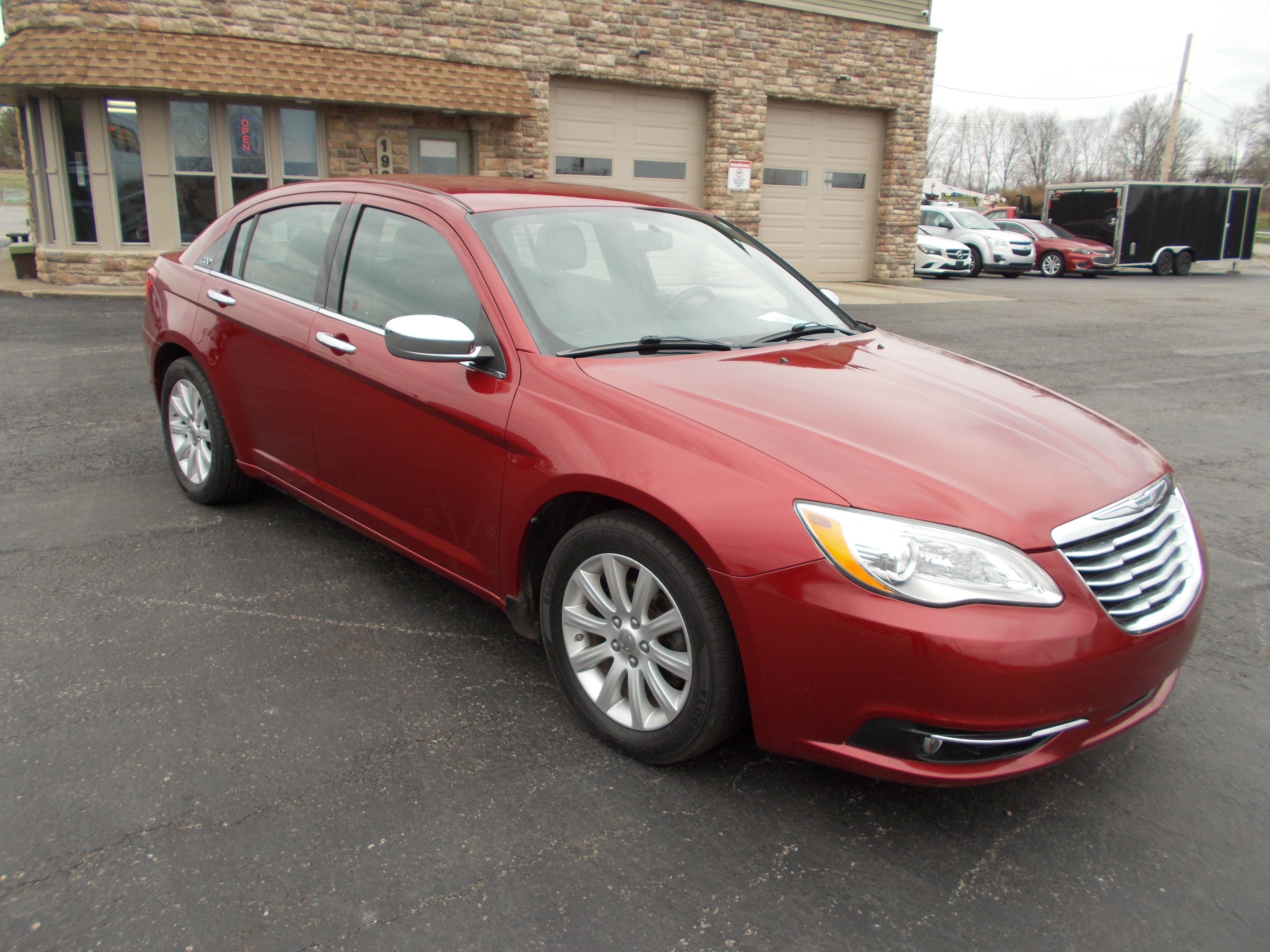 Used 2013 Chrysler 200 Limited FWD image 3