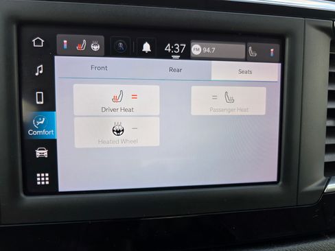 Used 2022 Chrysler Voyager LX image 27