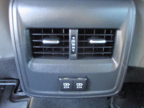 Used 2020 Toyota Avalon XLE image 10