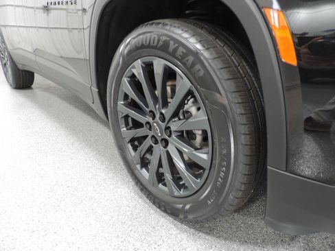 Used 2023 Chevrolet Traverse RS image 12