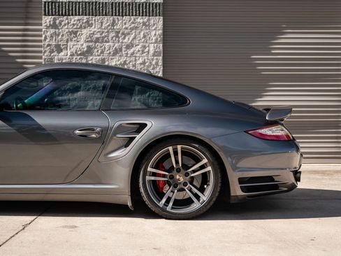 Used 2010 Porsche 911 Turbo image 17