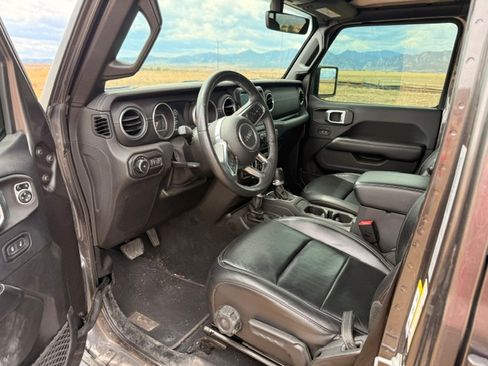 Used 2018 Jeep Wrangler 4WD Unlimited Sahara image 9
