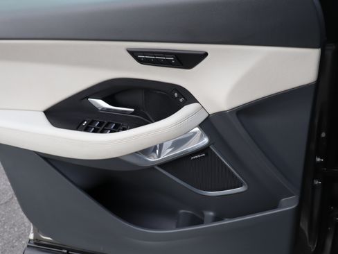 Used 2019 Jaguar E-PACE SE image 21