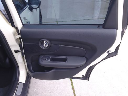 Used 2017 MINI Cooper Clubman image 12