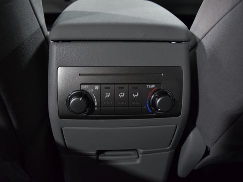 Used 2013 Toyota Highlander Plus V6 FWD image 22