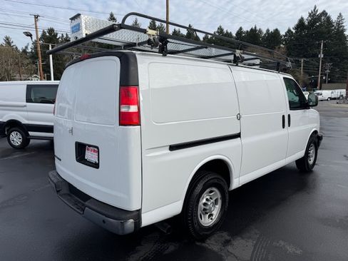 Used 2017 Chevrolet Express 3500 image 8