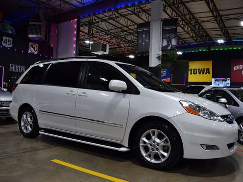 Used 2006 Toyota Sienna XLE Limited image 13