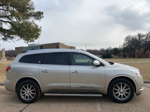 Used 2013 Buick Enclave Leather image 3