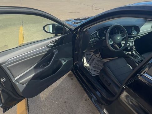 Used 2023 Volkswagen Jetta SE image 6