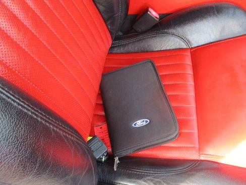 Used 2004 Ford Thunderbird LX image 27