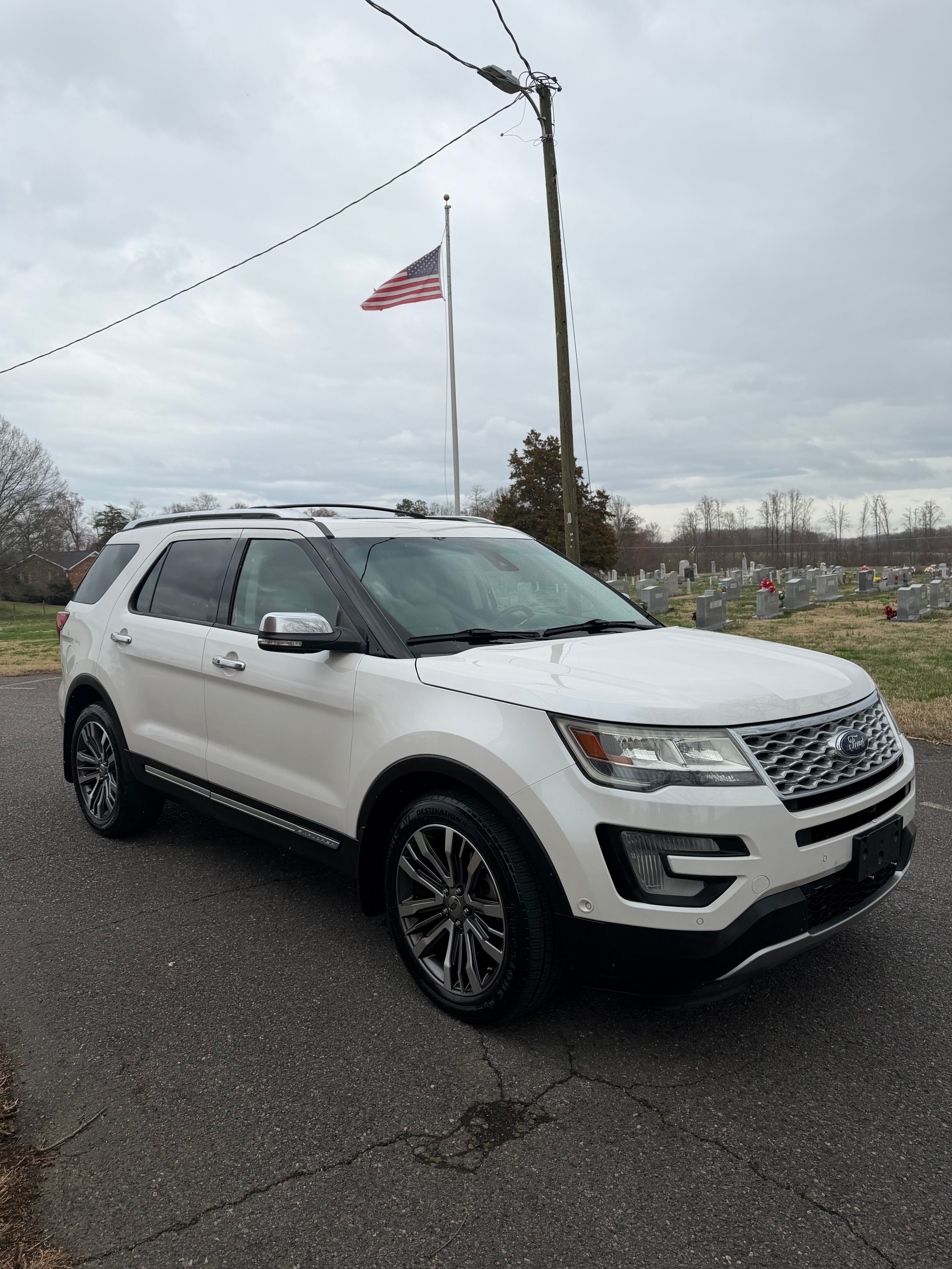 Used 2016 Ford Explorer Platinum AWD/4WD image 4