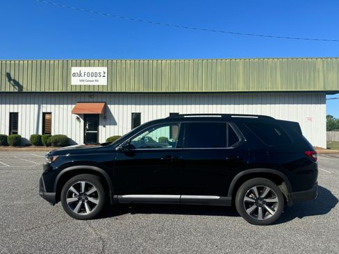 Used 2023 Honda Pilot Elite image 4