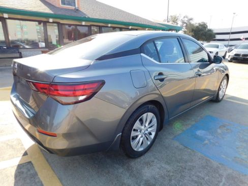 Used 2021 Nissan Sentra S image 8