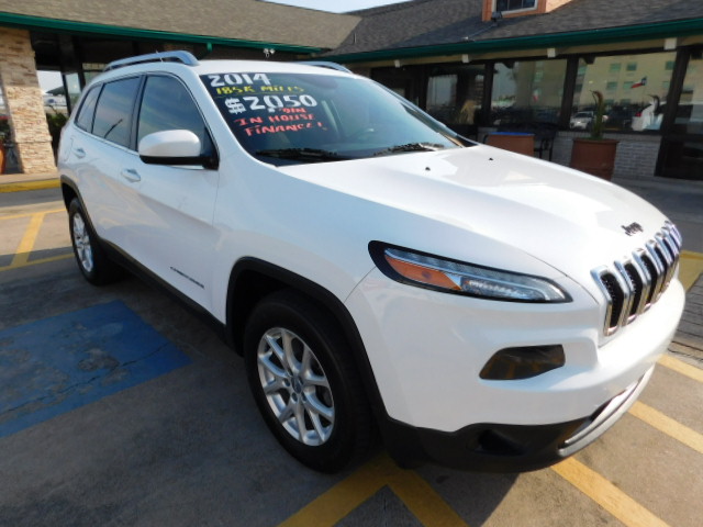 Used 2014 Jeep Cherokee 4WD Latitude image 1