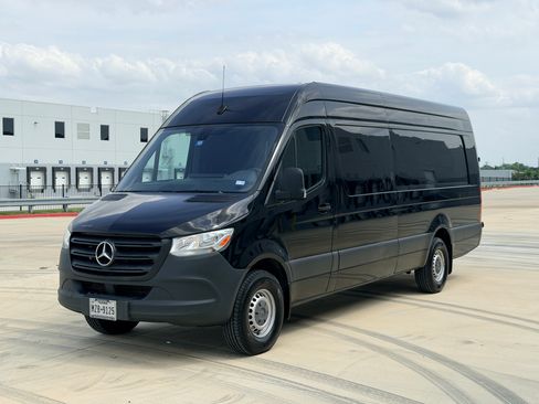 Used 2019 Mercedes-Benz Sprinter image 1