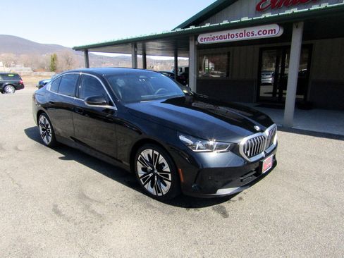 Used 2025 BMW 530i xDrive image 2