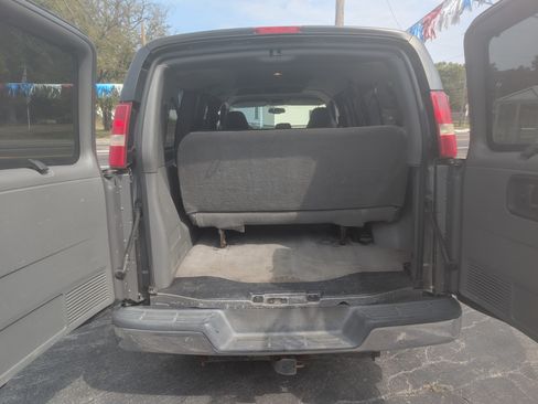 Used 2006 GMC Savana 3500 LS image 14