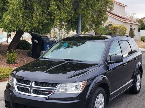 Used 2018 Dodge Journey SE image 2